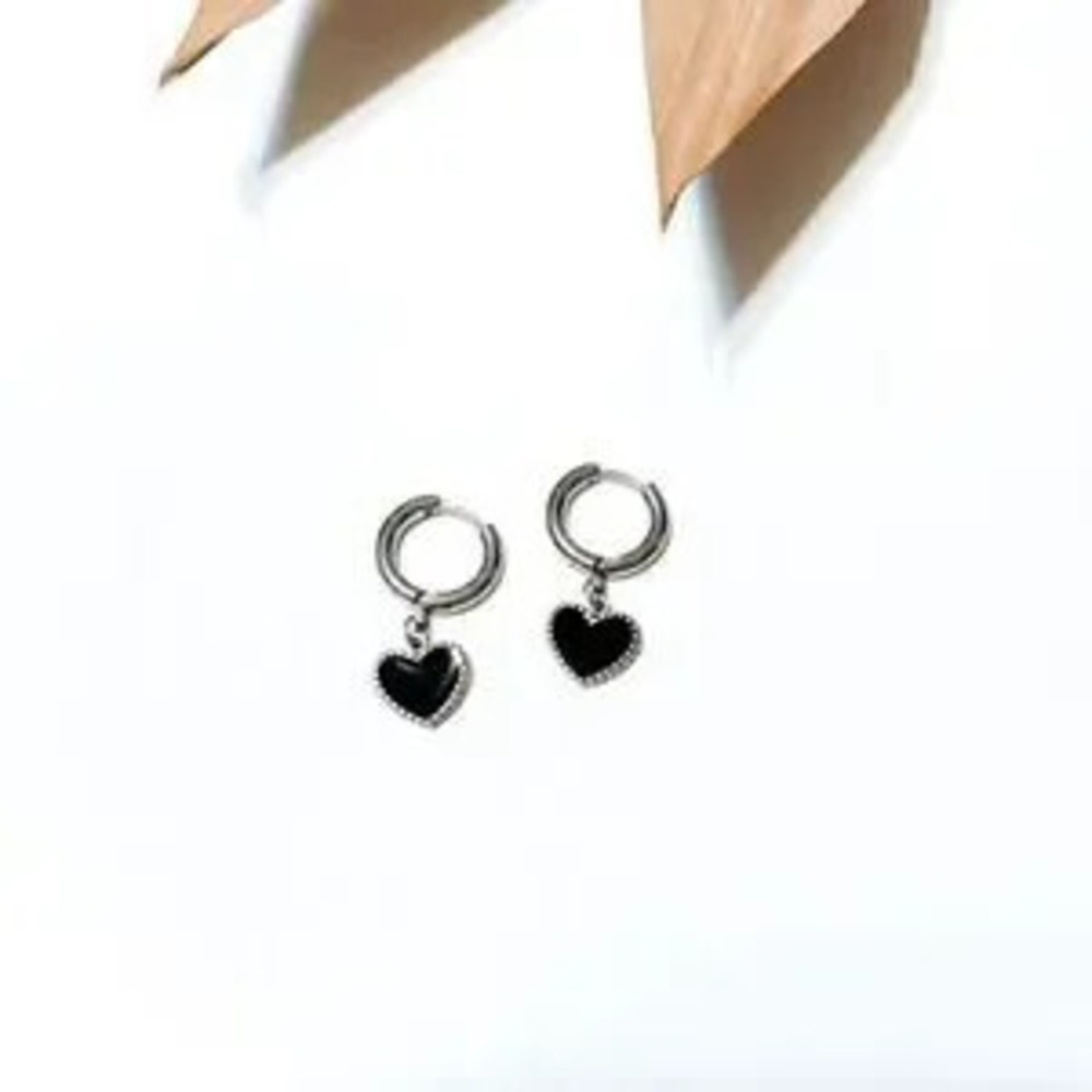 Heart hoop earrings?N343
